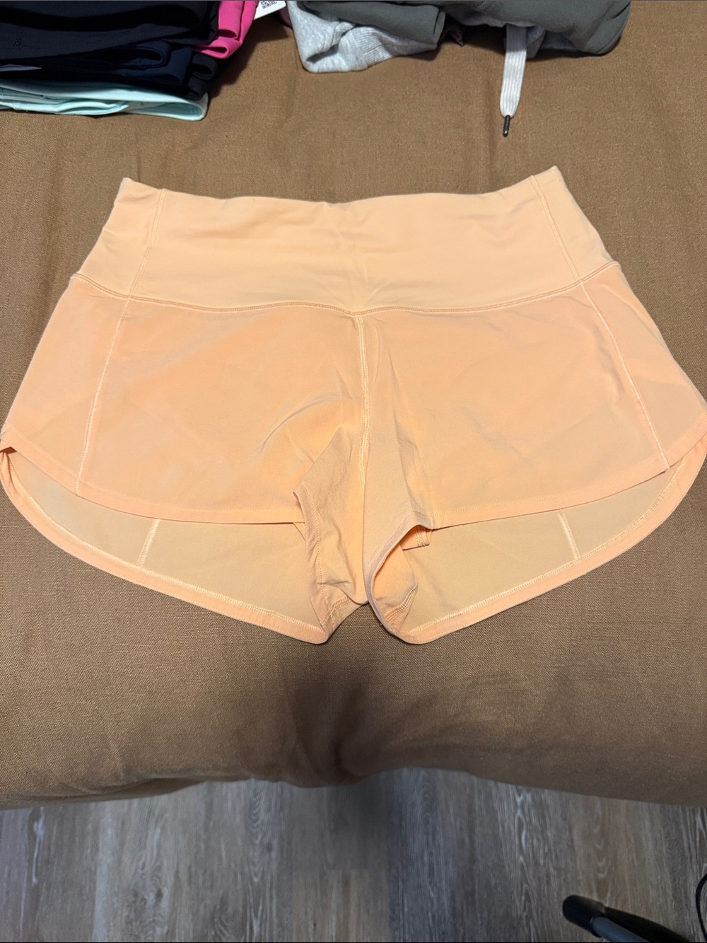 Women’s Lululemon High-Waist light orange speed up short 2.5”